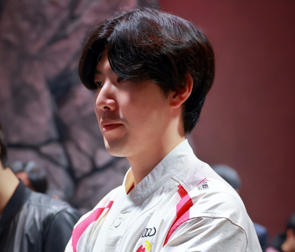 九游体育-比赛局势复杂引发热议！，Uzi在IG比赛中领先优势明显引发球迷热议的简单介绍-九游体育